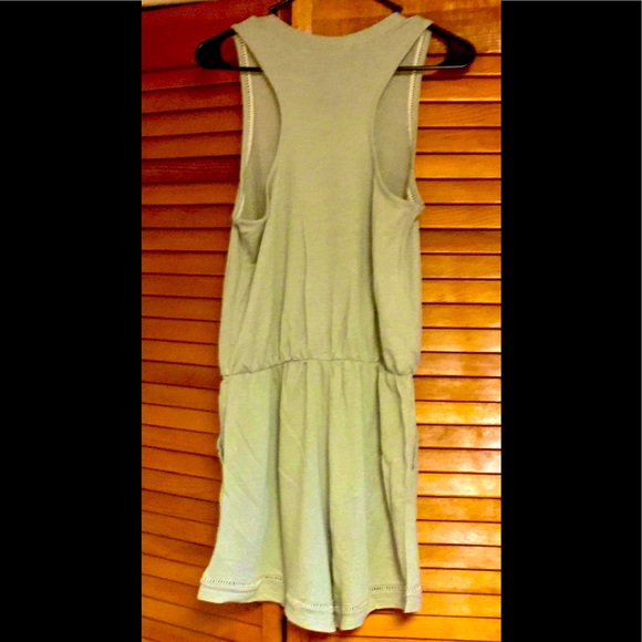 💚 New M Everleigh Green Romper 💚 - Picture 2 of 2